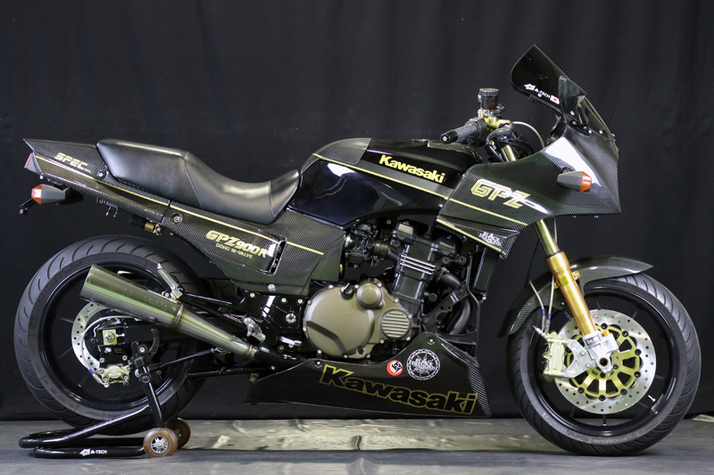 KAWASAKI// GPZ900R Ninja (1984-2003) --